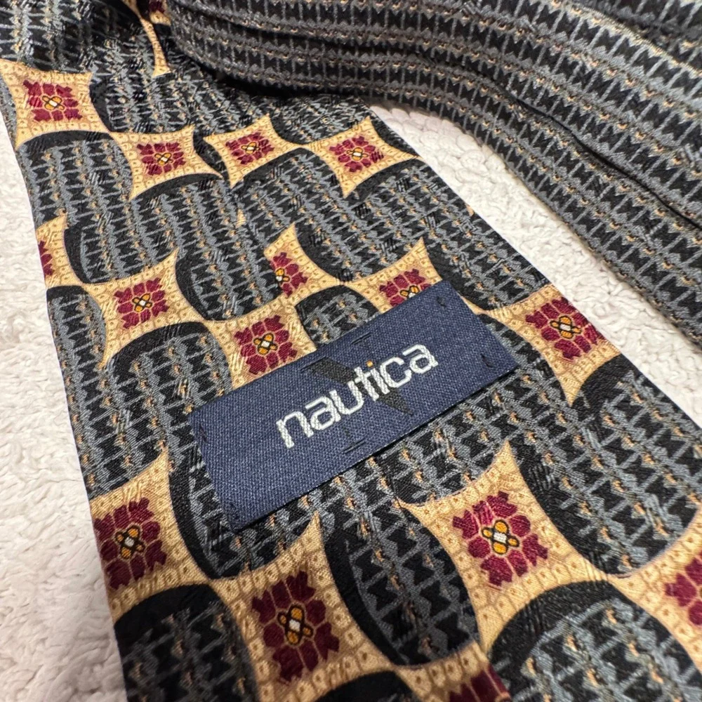 Nautica Tie Gray Gold Geometric Medallion Silk Business Professional Classic
